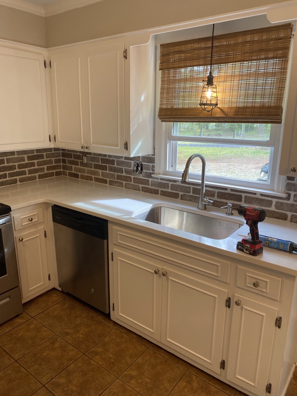 Kitchen backsplash with rectangular gray and brown tiles